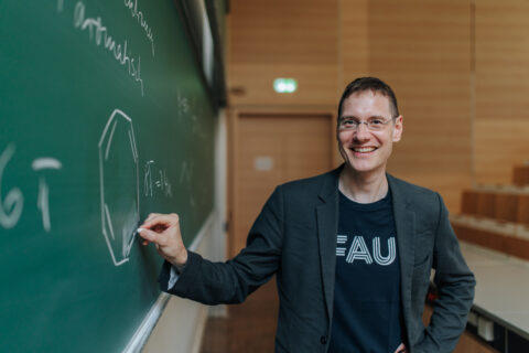Prof. Dr. Henry Dube von der Friedrich-Alexander-Universität Erlangen-Nürnberg (FAU) und Mitglied von FAU Solar